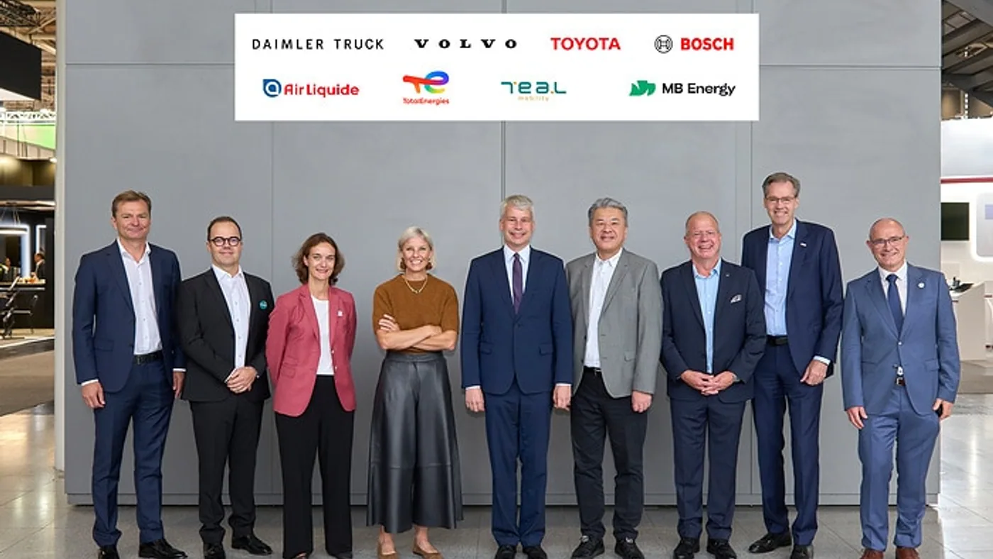 Representantes de empresas y autoridades en la presentación de la iniciativa de hidrógeno