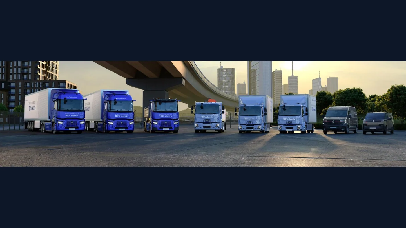 Gama de vehículos eléctricos Renault Trucks alineados bajo una estructura vial