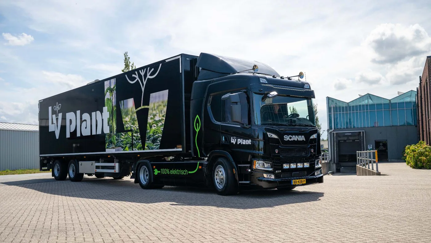 Scania 27P eléctrico de Vilosa con semirremolque para plantas