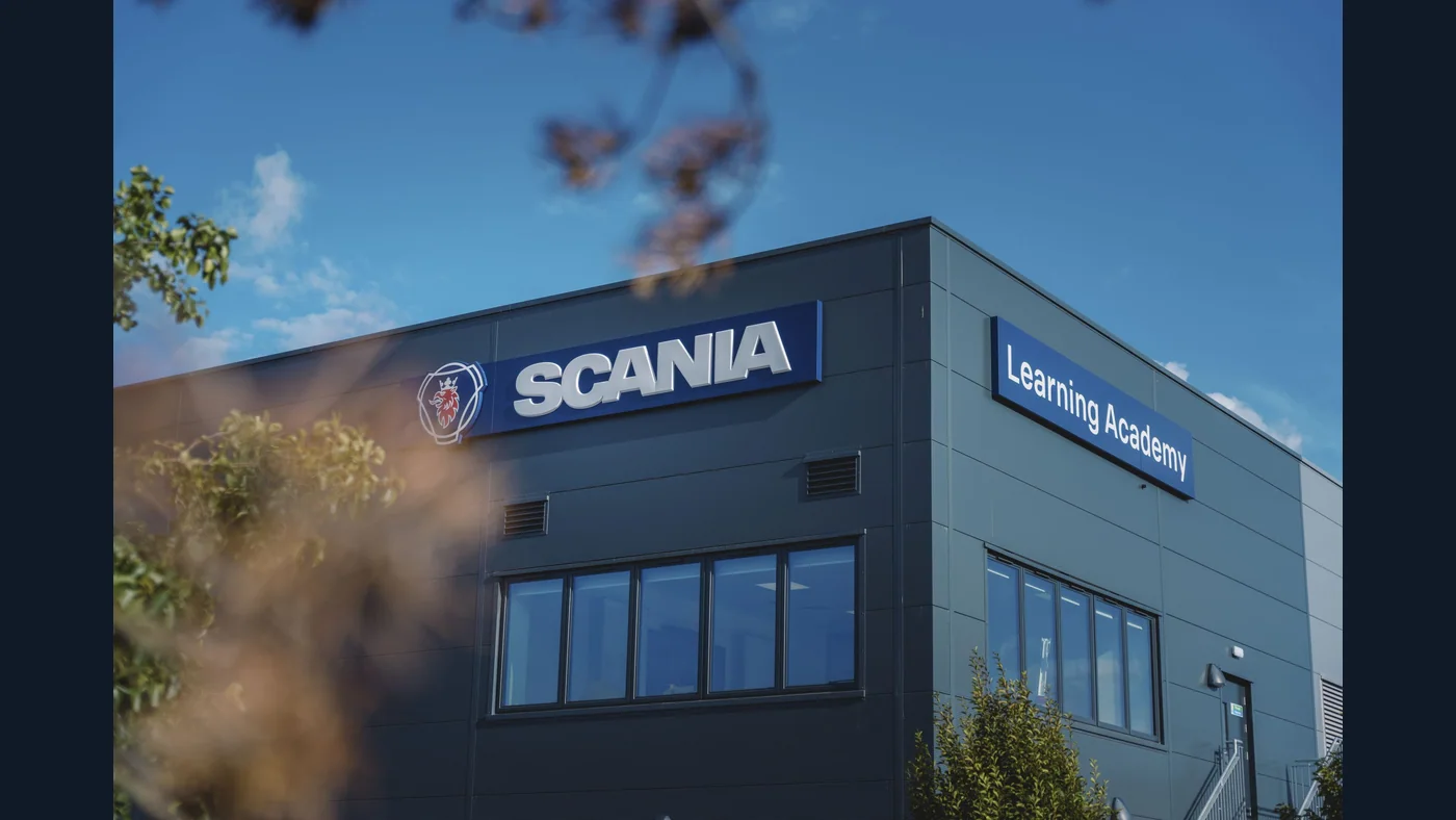 Fachada de la nueva Learning Academy de Scania en Milton Keynes
